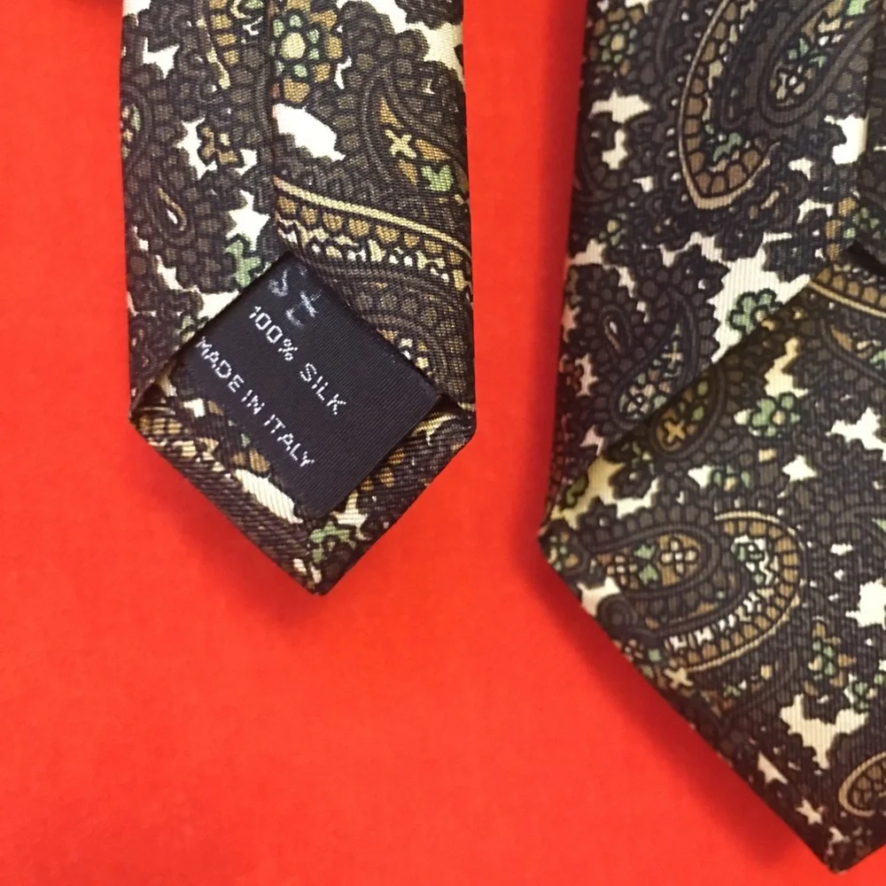 Tom Ford silk necktie brow cream paisley